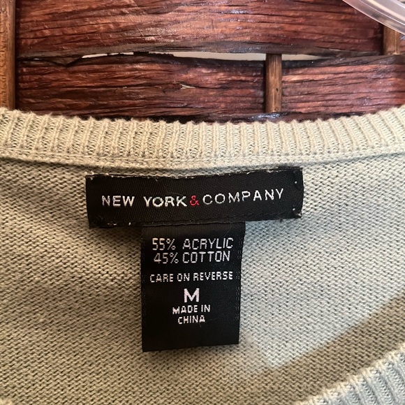 Sea foam green sweater - Picture 3 of 3